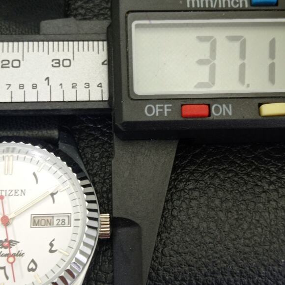 Vintage 1972 Arabic Citizen Automatic Mens Silver Watch W/daydate & Black accent - Picture 7 of 9